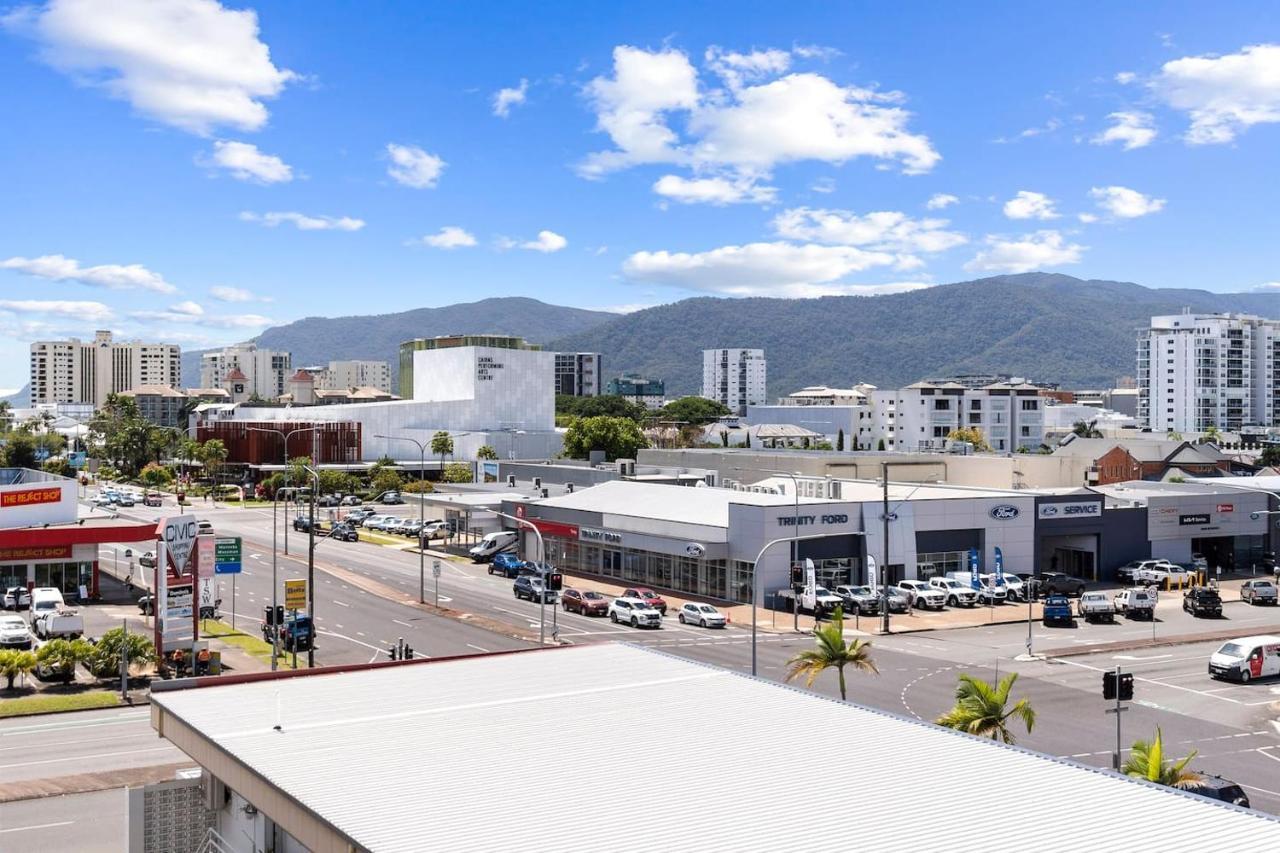 Mountain Air And Modern Flair 'Your Cairns Getaway' Apartment Exterior photo